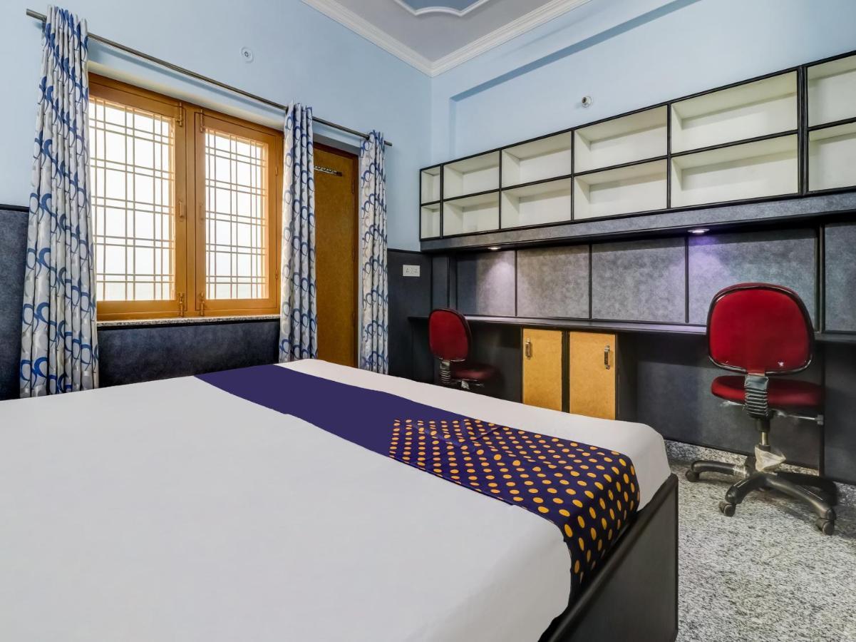 Spot On 82236 Aryan Home Stay Jhājra Exterior photo