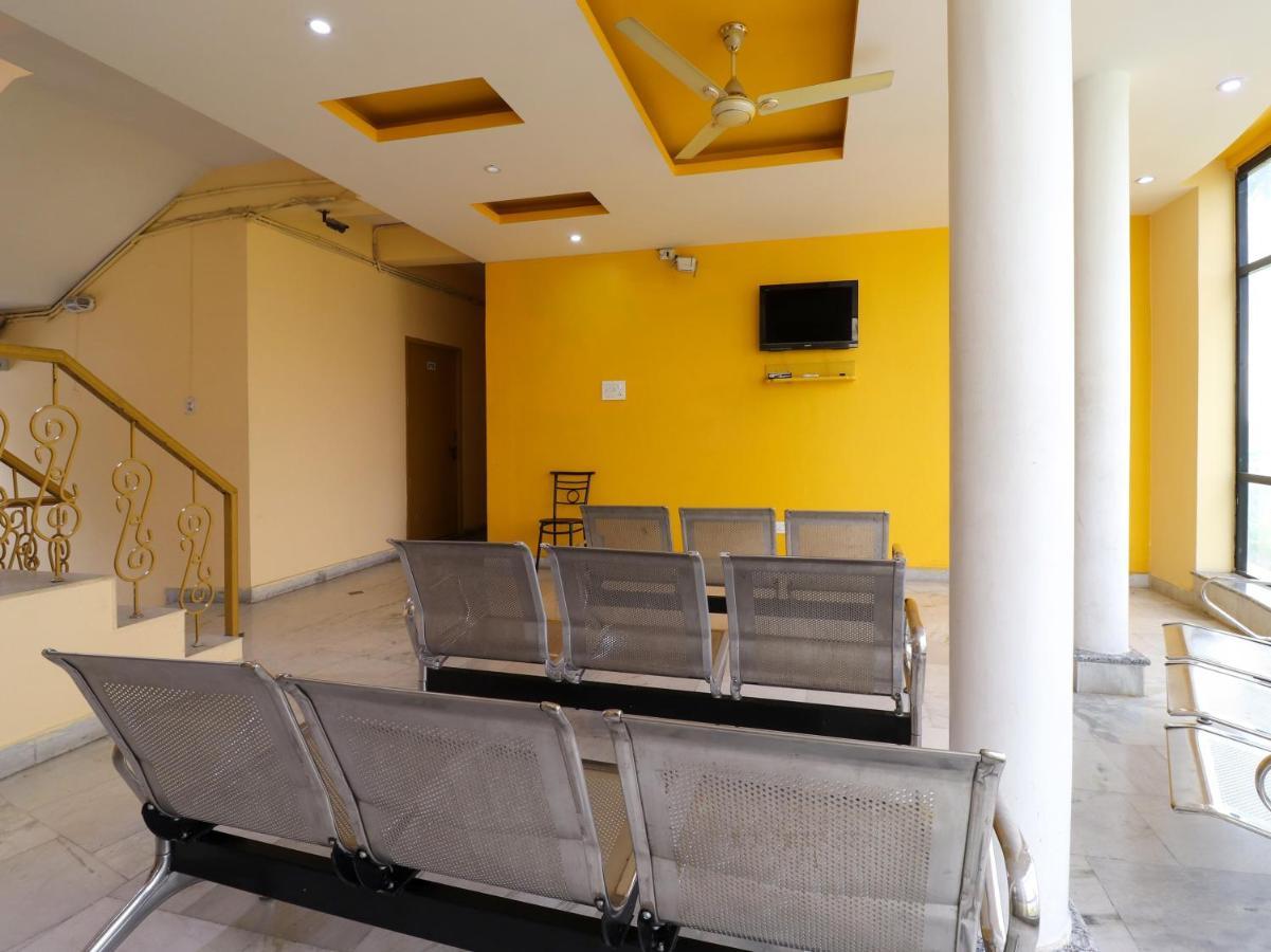 Spot On 82236 Aryan Home Stay Jhājra Exterior photo